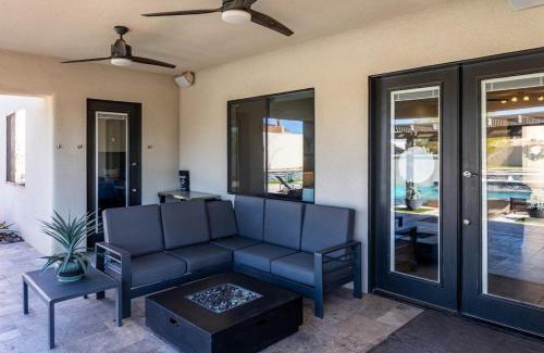 Lake Havasu City House | Resort Style Home Swim Up Bar Spa Firepit