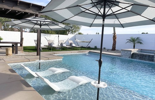 Indio House | Resort style home with saltwater pool & spa! In INDIO