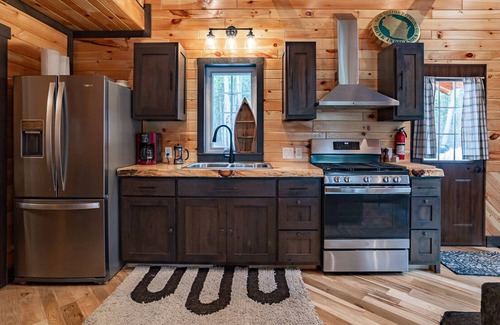 Rhinelander Cabin | Rest on Silver Lake - The Bella : Cozy couples retreat!