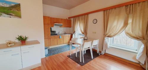 Bergen Apartment | Restaurant Athen & Appartements Bergen