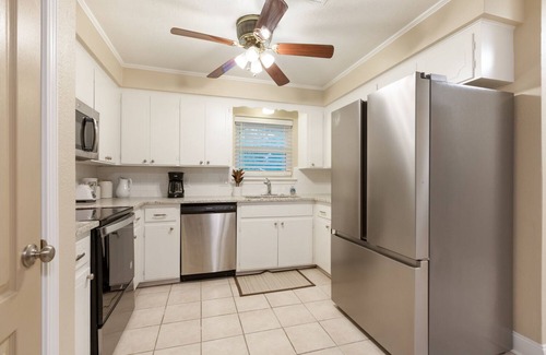 South Baton Rouge House | Restaurants, Shopping, LSU - Trendy Remodel Excellent Location - Siegen and I-10