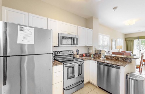 Marathon House | Restful waterfront townhome with deck, great water views & washer/dryer
