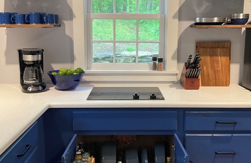 East Haddam Cottage | Resting on an 18 acre farm, this historic cottage is the retreat of your dreams