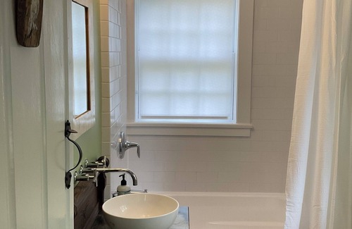 East Haddam Cottage | Resting on an 18 acre farm, this historic cottage is the retreat of your dreams