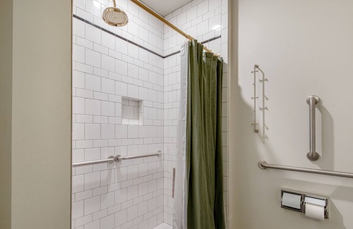 Poulsbo House | Restored 9-room boutique hotel in historic downtown with city views & parking