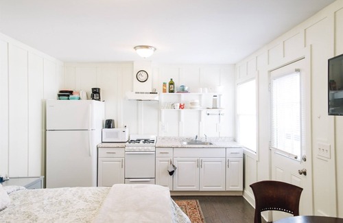 Chico House | Restored historic estate, remodeled by Julia Morgan, walk to downtown Chico!