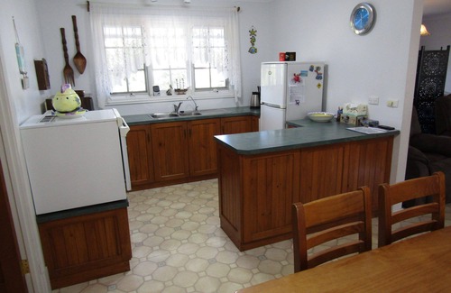 Port Julia House | Retirement in Whiting ~ Dog Friendly, Short Walk to Beach