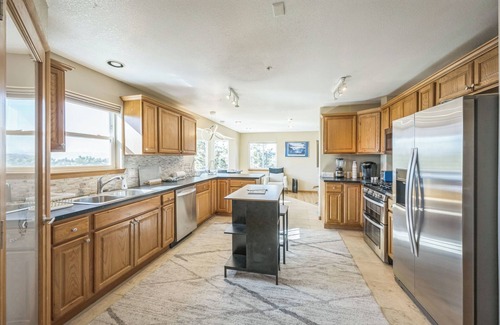Castle Rock House | Retreat 7BR 6BA Sleep11 Accessible CamperParking Shop Golf