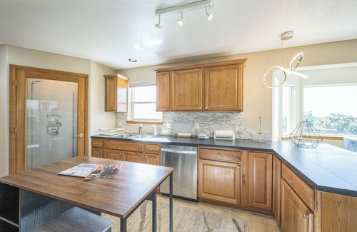 Castle Rock House | Retreat 7BR 6BA Sleep11 Accessible CamperParking Shop Golf