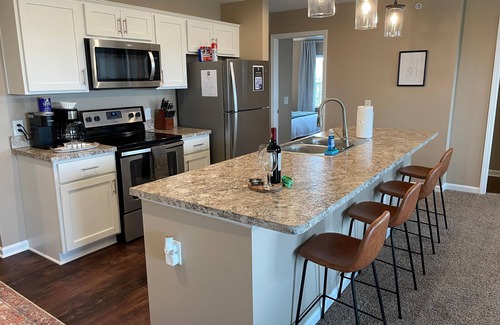Tuttle West Apartment | Retreat At The Charles | Top Floor | Amazing Beds