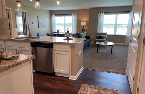 Tuttle West Apartment | Retreat At The Charles | Top Floor | Amazing Beds