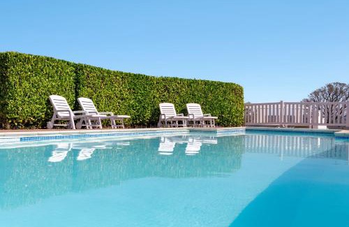 Cheriton Bishop Ski Chalet | Retreat at the Lake - Fishing Lakes, Heated Outdoor Swimming Pool 500yrds on Sister Park , Pool Open April to September