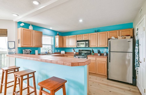 Terramar Beach House | Retreat at the West End 3/2. SLEEPS up to 6! Five mins walk to beach!