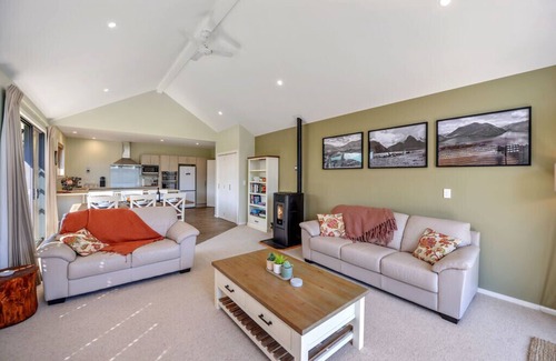 Hanmer Springs Cottage | Retreat By The Green