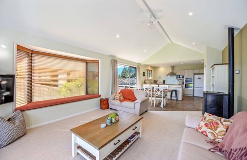 Hanmer Springs Cottage | Retreat By The Green