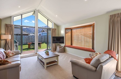 Hanmer Springs Cottage | Retreat By The Green