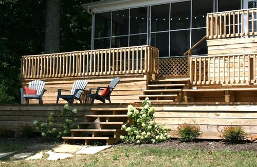 Brookport House | Retreat Cabin in Southern Illinois on Lakefront with an Outdoor Hot Tub