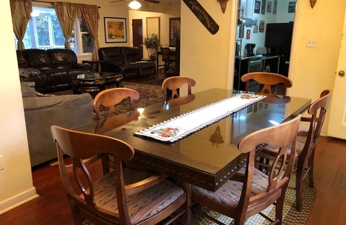 Luray House | Retreat for Large families and groups - Sleeps 20+/Perfect for the Holidays:)