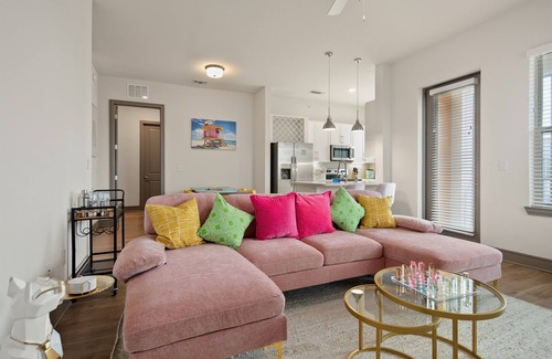 Naples Apartment | Retreat for up to 16: 5BR/4BA, Pool, Gym, Theater