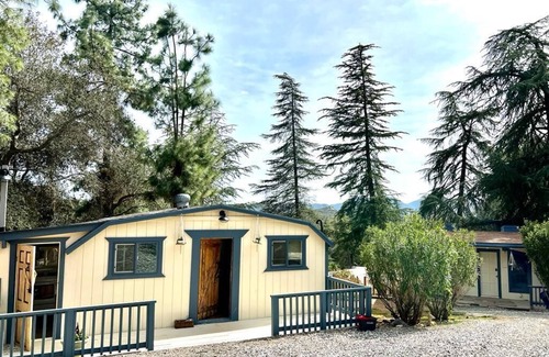 Lake Elsinore Cottage | Retreat on mountain Earth and Dom houses