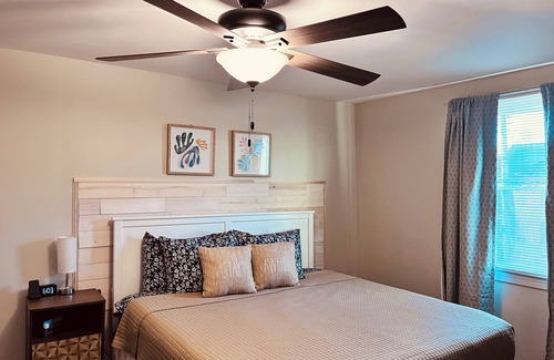 North Chesterfield House | Retreat With Us } 6Bedroom}2Units
