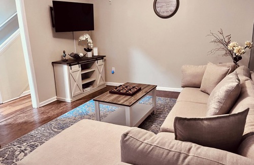 North Chesterfield House | Retreat With Us } 6Bedroom}2Units