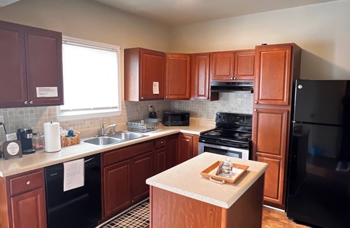 North Chesterfield House | Retreat With Us } 6Bedroom}2Units