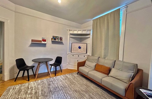 Shaughnessy Village Apartment | Retro&Cozy Stay Downtown Montreal💛