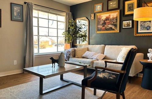 Central Oklahoma City Apartment | Retro design house nears the Zoo