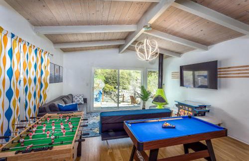 Three Rivers House | Retro House on the River !