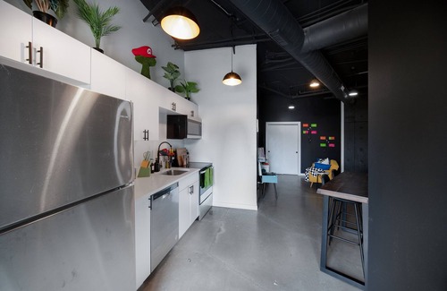 Downtown Des Moines Apartment | Retro Loft in downtown Des Moines with Terrace, Free Parking, gym, wells fargo