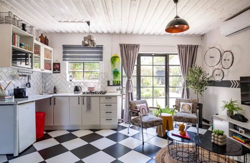 The Reeds Apartment | Retro-Vintage New Yorker Apartment in Centurion