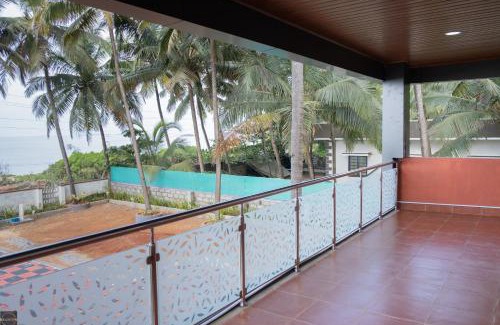 Udupi Apartment | Reunion Ocean Waves - Beach House