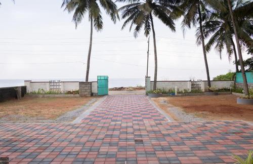 Udupi Apartment | Reunion Ocean Waves - Beach House