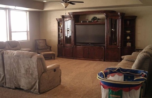 Garden City House | Reunion Retreat and Playhouse with indoor playground 46 people max.