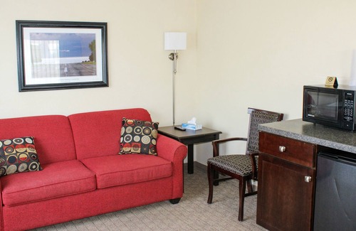 Kelleys Island House | Revel in the Breathtaking View of the Lake at Marblehead Suites 119