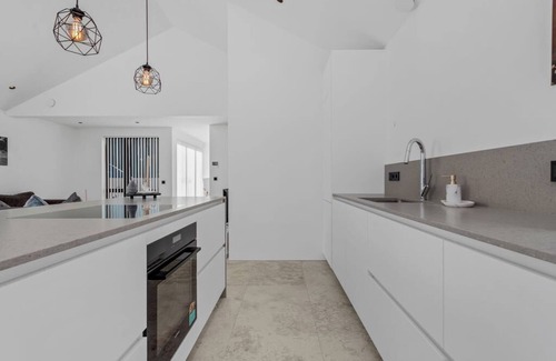 Vesturbær Apartment | Reykjavik Luxury Hotel Apartment KARTULI