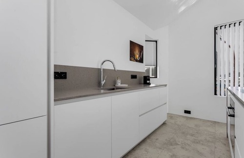 Vesturbær Apartment | Reykjavik Luxury Hotel Apartment KARTULI