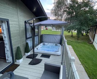 Allerthorpe House | Reynards Retreat Lodge with Hot Tub