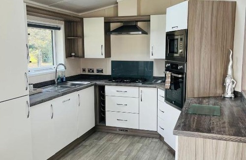 Allerthorpe House | Reynards Retreat Lodge with Hot Tub