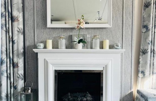 Allerthorpe House | Reynards Retreat Lodge with Hot Tub