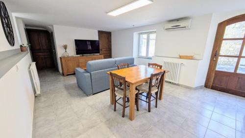 Saint-Christol-Les-Ales Apartment | Rez de jardin chez Elise