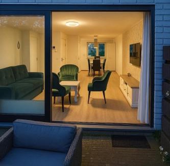 Almere Stad Apartment | Reza Almere