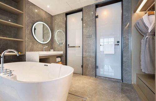 Huadu Hotel | Rezen Longuu Hotel - Guangzhou Baiyun Airport Cultural Tourism City