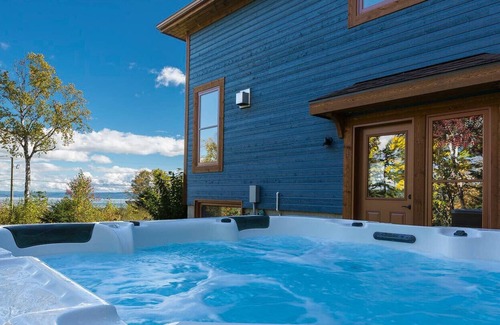 Les Eboulements House | Rezervë Blue Cottage at Domaine Charlevoix