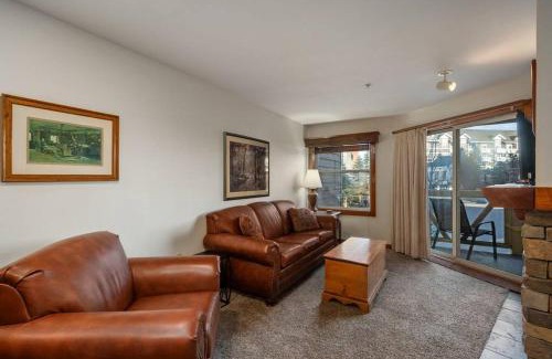 Snowshoe Apartment | RF219 Hot tub,Heated garage and Parking