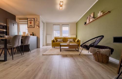 Tirgu Mures Apartment | Rhapsody Home - Urban quiet area with Parking&King Bed&Balcony