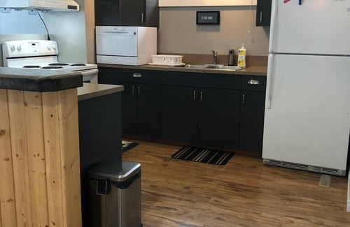 Blairmore House | RheLi Amazing Vacation Rentals - Blairmore, Crowsnest Pass