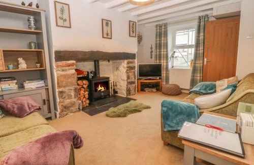 Newborough House | Rhianfa