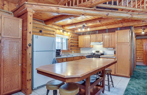 Rhinelander Cabin | Rhinelander Waterfront Cabin w/Deck & Fire Pit!